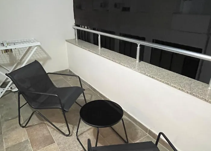 Alessio House 아파트 *